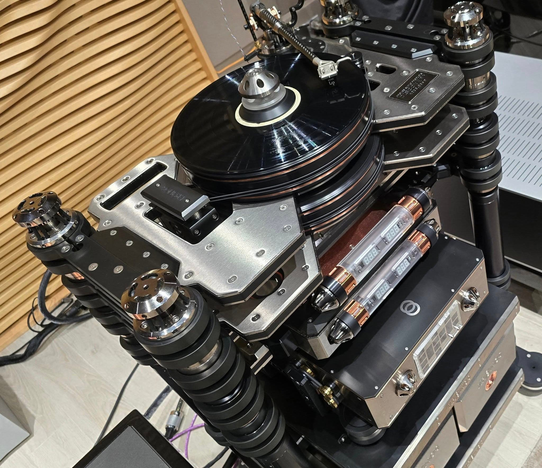 Discovery amplifier side view