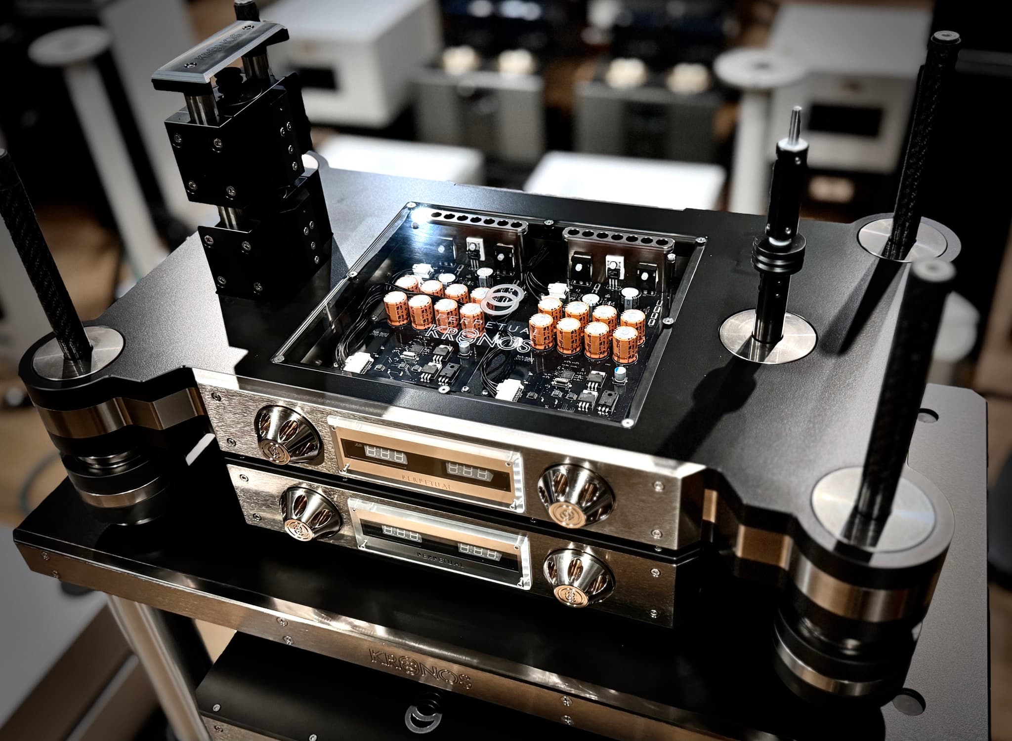 Perpetual turntable close-up